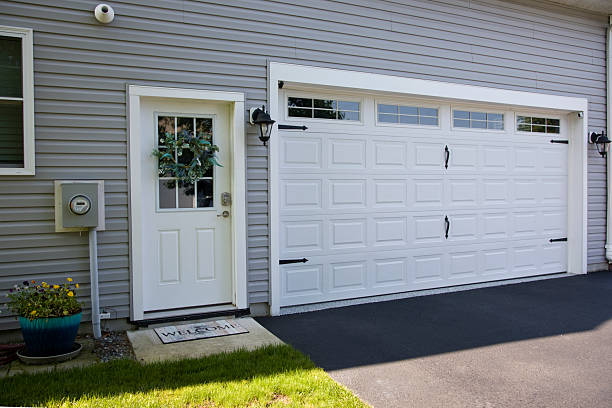24/7 Emergency Garage Door Panel Replacement experts in Hampton city County, VA